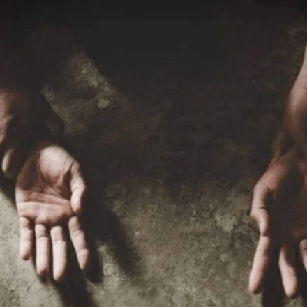 Φρίκη στο Πέραμα: 44χρονη καταγγέλει ότι τη βίασε συνάδελφός της σε απορριμματοφόρο