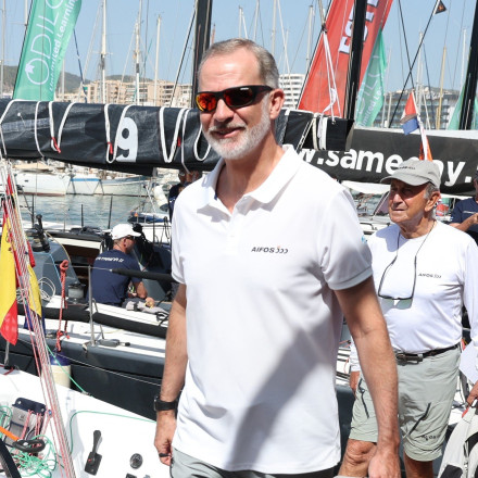 Ο Φελίπε περνάει καλά χωρίς τη Λετίθια στη Μαγιόρκα - Τραγούδησε σε υπαίθρια συναυλία