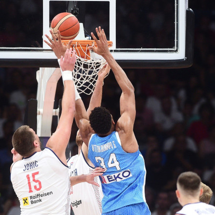 Το ποστ γεμάτο ελληνικό νόημα των Μπακς με Γιάννη Αντετοκούνμπο και Νίκολα Γιόκιτς... συμπαίκτες