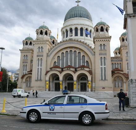 Πάτρα: Φόβος και τρόμος ηλικιωμένος οδηγός χωρίς δίπλωμα – «Έκοβε» βόλτες σε κεντρική πλατεία Πάτρα: Φόβος και τρόμος ηλικιωμένος οδηγός χωρίς δίπλωμα – «Έκοβε» βόλτες σε κεντρική πλατεία