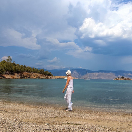 Με 40αρια αλλά και νεφώσεις σήμερα - Πού αναμένονται βροχές και καταιγίδες