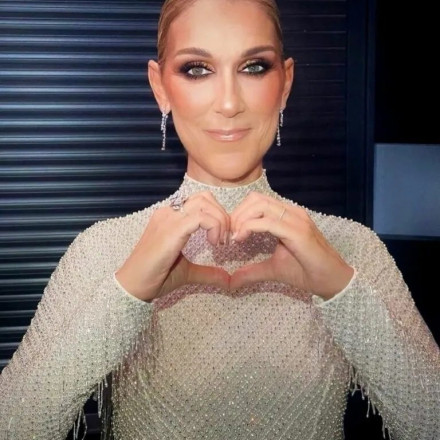 Η Σελίν Ντιόν μάγεψε και πάλι: Τραγούδησε a cappella το soundtrack του Τιτανικού σε αγώνα γκολφ