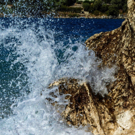 Το «Νήσος Σάμος» δεν κατάφερε να «δέσει» στα Ψαρά - Αναστάτωση για 955 επιβάτες