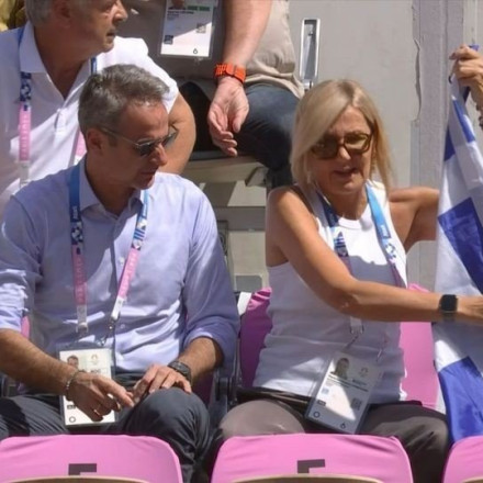 Στο Παρίσι ο Κυριάκος Μητσοτάκης και η Μαρέβα για την πρεμιέρα της Μαρίας Σάκκαρη [vid]