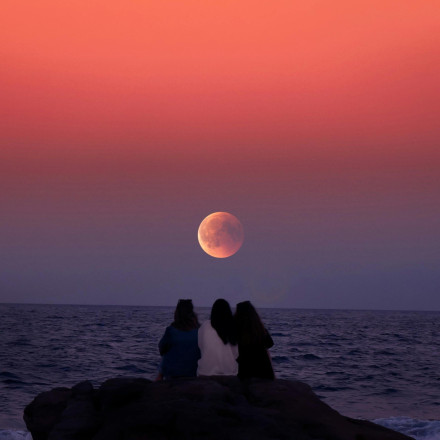 «Ματωμένο φεγγάρι»: Live εικόνα από την εντυπωσιακή ολική έκλειψη Σελήνης