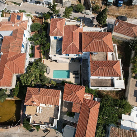 Το μόνο που σου έλειπε, παράνομη πισίνα