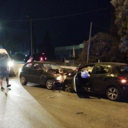Κέρκυρα: Μπήκε στο αντίθετο ρεύμα και έπεσε σε ΙΧ – Έξι τραυματίες