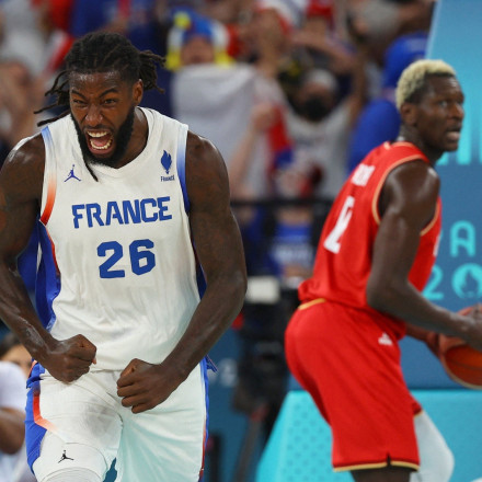 Πιάστηκαν αγεωγράφητοι οι Αμερικανοί - Το απίθανο λάθος που έκαναν με τη σημαία του Λεσόρ [vids]