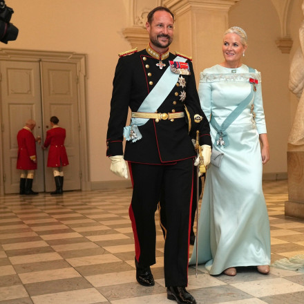 Σκάνδαλο στη Νορβηγία: Ο πρίγκιπας Χάακον «αδειάζει» τον θετό γιο του μετά τη φυλάκιση για βιασμό