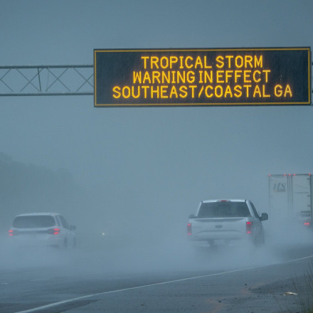 Σαρωτικό το πέρασμα της «Ντέμπι»: Τουλάχιστον 4 νεκροί και κίνδυνος για «καταστροφικές» πλημμύρες
