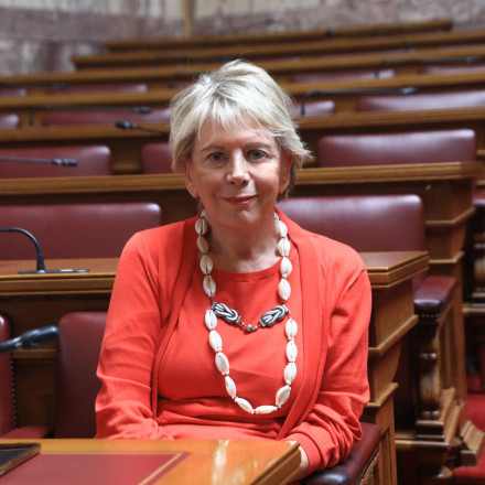 Η Έλενα Ακρίτα υπερασπίζεται την Ματίνα Παγώνη: «Σεξιστικά και ηλικιοφοβικά σκουπίδια»