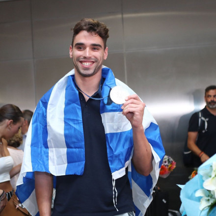 Ο... ασημένιος Απόστολος Χρήστου πάτησε στο «Ελευθέριος Βενιζέλος» και γνώρισε την αποθέωση [vid]