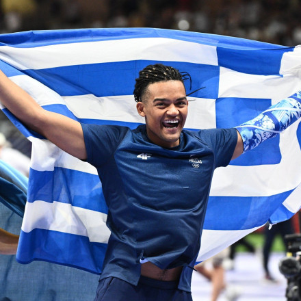 Βίντεο χρυσάφι: Το «δώσε μου μία αγκαλιά, πεθαίνω από το άγχος» του Καραλή στην Στεφανίδη [vid]