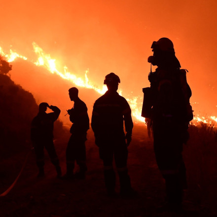 Φωτιά στην Αττική: Ανεξέλεγκτο το μέτωπο, εκκενώνεται η Νέα Πεντέλη  - Η ενημέρωση της Πυροσβεστικής