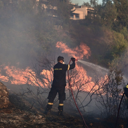 Φωτιά στην Αττική: Τι μεταδίδουν τα ξένα ΜΜΕ για τη μεγάλη πυρκαγιά