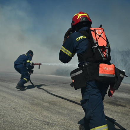 Λάρισα: Σε εξέλιξη η μεγάλη φωτιά στο Ομορφοχώρι - Συγκλονιστικό βίντεο με το «μανιτάρι» καπνού
