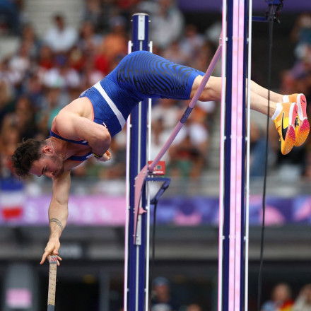 Έγινε viral επειδή έριξε τον πήχη με το... επίμαχο σημείο - Τώρα του κάνουν προτάσεις για πορνό