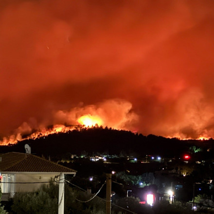 Φωτιά στην Αττική: Δεν υπάρχει ενεργό μέτωπο αλλά εστίες