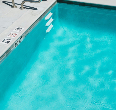 Σοκ στη Ρόδο: 3χρονη βρέθηκε στον πάτο πισίνας ξενοδοχείου - Νοσηλεύεται διασωληνωμένη Σοκ στη Ρόδο: 3χρονη βρέθηκε στον πάτο πισίνας ξενοδοχείου - Νοσηλεύεται διασωληνωμένη