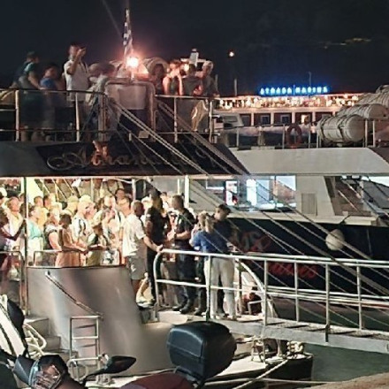 Αίσιο τέλος στην περιπέτεια του σκάφους που έπλεε ακυβέρνητο στο Ιόνιο με 175 επιβάτες