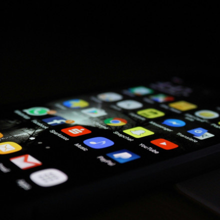 Κρυφή απειλή στα χέρια μας: Τα smartphones ως οπλοστάσιο κυβερνοεγκλήματος