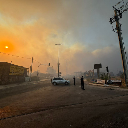 Αναζωπυρώσεις σε Πεντέλη, Διόνυσο, Πάτημα Βριλησσίων και Μαραθώνα - 30 μηνύματα από το 112