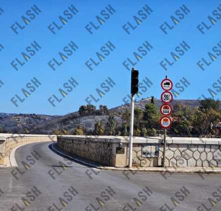 Κυκλοφοριακό χάος στο φράγμα του Μαραθώνα: Δεν λειτουργούν τα φανάρια - Αυτοψία του flash.gr Κυκλοφοριακό χάος στο φράγμα του Μαραθώνα: Δεν λειτουργούν τα φανάρια - Αυτοψία του flash.gr