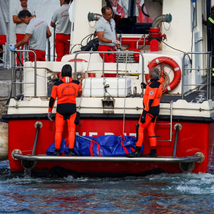 Ναυάγιο στη Σικελία: Όλα τα σενάρια ανοιχτά – Τί είναι η «καθοδική ριπή»