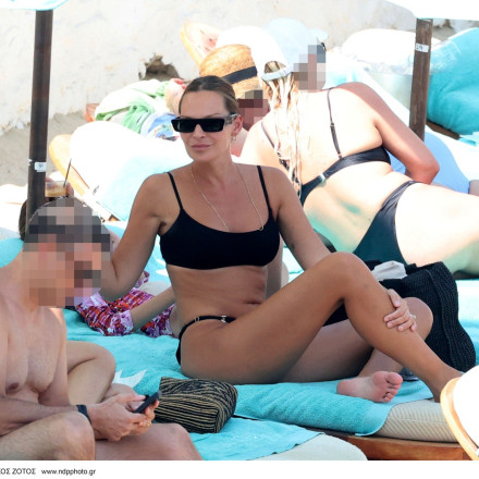 Οι διακοπές του Αντώνη Ρέμου και της Υβόννης Μπόσνιακ στη Μύκονο  - Πιο fit από ποτέ ο τραγουδιστής