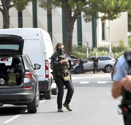 Γαλλία: Επίθεση σε συναγωγή της πόλης Λα Γκραντ-Μοτ, σε εξέλιξη οι έρευνες Γαλλία: Επίθεση σε συναγωγή της πόλης Λα Γκραντ-Μοτ, σε εξέλιξη οι έρευνες