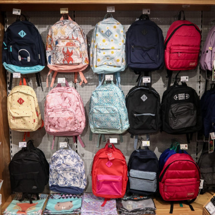 Ακρίβεια: Πόσο θα κοστίσει η επιστροφή στο σχολείο – Ανατιμήσεις έως 22% στα σχολικά