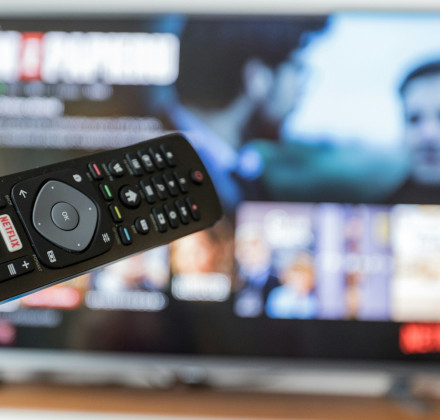 To Netflix μπαίνει στην Cosmote TV - Πώς θα βλέπετε και τα κανάλια Novasports από 23/8 To Netflix μπαίνει στην Cosmote TV - Πώς θα βλέπετε και τα κανάλια Novasports από 23/8