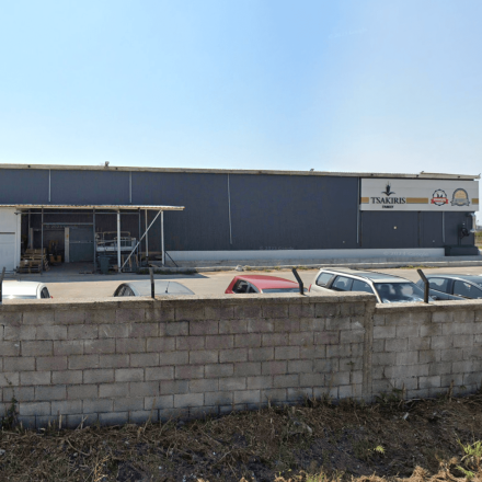 Ολοκληρωτική καταστροφή στις εγκαταστάσεις της Tsakiris Family