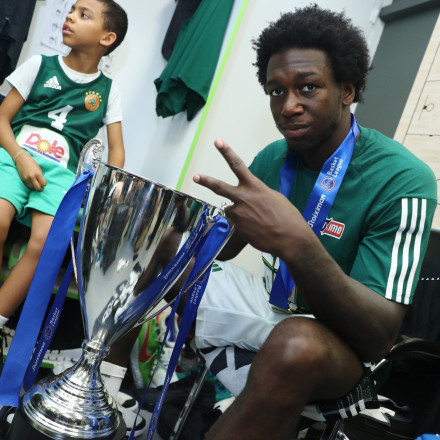 Τα βλέμματα του Μαϊάμι πάνω στον Κέντρικ Ναν και στον... γιό του [vid]