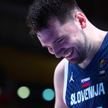 Ο Λούκα Ντόντσιτς και η φάρμα του - Ζώα, τυροκομία, τρακτέρ και ξεκούραση πάνω στα άχυρα [vid]