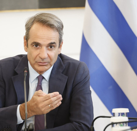 Η κυβέρνηση «καλοπιάνει» βουλευτές, η Πολεμική Αεροπορία εφήβους Η κυβέρνηση «καλοπιάνει» βουλευτές, η Πολεμική Αεροπορία εφήβους