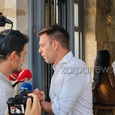 Χανιά: Στο μαγικό ενετικό λιμάνι η «πρεμιέρα» της γαμήλιας γιορτής Κασσελάκη - Τάιλερ