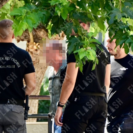 Κολωνός: Στον ανακριτή ο 44χρονος για το βιασμό της 16χρονης φίλης του γιου του