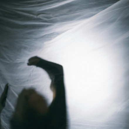 Ανήλικη κατήγγειλε τον βιασμό της από δύο αγόρια, 17 και 15 ετών - Συνελήφθησαν μαζί με τους γονείς