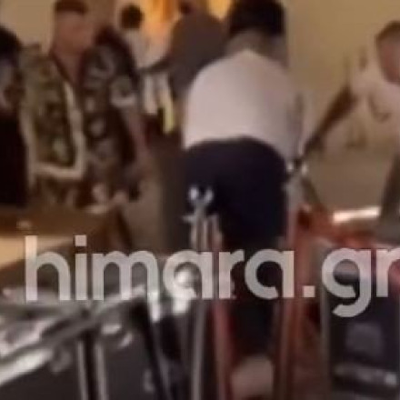 Άγριο ξύλο έξω από συναυλία του Αργυρού στην αλβανική Ριβιέρα - Αναζητούνται δύο άτομα