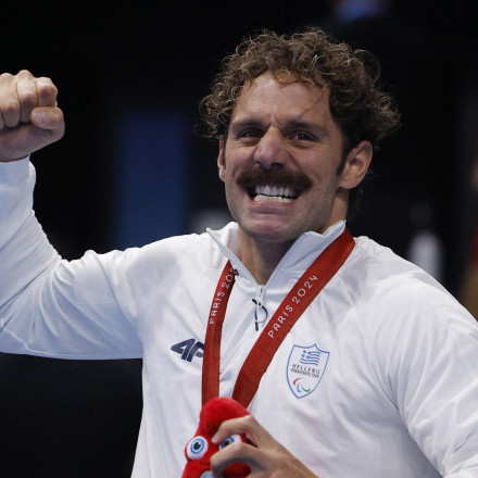 Σημαιοφόρος στην τελετή λήξης των Παραολυμπιακών Αγώνων ο «αργυρός» Αντώνης Τσαπατάκης [vid]