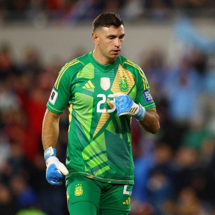 Κλασικός Εμιλιάνο Μαρτίνες: Χαστούκισε την κάμερα που ήταν μπροστά του από τα νεύρα [vids]