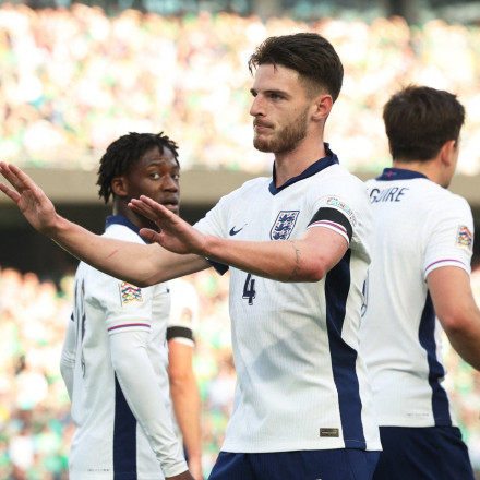 Τρομερός Ράις: «Θα ήταν ασέβεια για τη γιαγιά και τον παππού μου αν πανηγύριζα κόντρα στην Ιρλανδία»