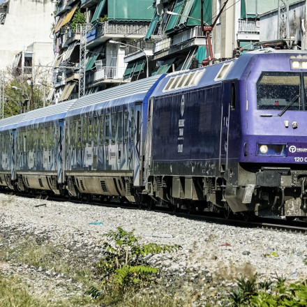 Αναστάτωση για επιβάτες τρένου στο δρομολόγιο Αθήνα-Θεσσαλονίκη: Έμεινε ακινητοποιημένο μια ώρα