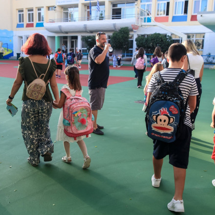 Σήμερα το πρώτο κουδούνι στα σχολεία: Όλα όσα πρέπει να ξέρουν οι μαθητές - Τι ισχύει για τα κινητά