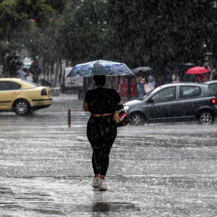 Κακοκαιρία ΑΤΕΝΑ: Πού θα χτυπήσει τις επόμενες ώρες - Τι ισχύει για Αθήνα, Θεσσαλονίκη