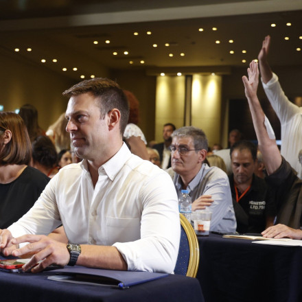 ΣΥΡΙΖΑ: Σκληρή μάχη συσχετισμών στην Κ.Ε. για τη μομφή - Μαρτύριο της σταγόνας με την έναρξη της ψηφοφορίας