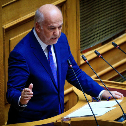 Φλωρίδης: «Ο μόνος που διαλύεται με κρότο είναι ο ΣΥΡΙΖΑ, η κυβέρνηση είναι συμπαγής»