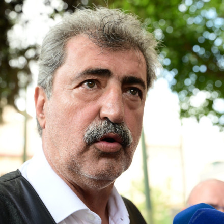 Μαρτύριο της σταγόνας στον Σύριζα, καθυστερεί η μετακόμιση υπουργείων