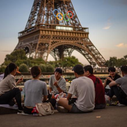 Πώς οι Ολυμπιακοί κύκλοι στον Πύργο του Άιφελ εξελίχθηκαν σε πολιτικό θέμα